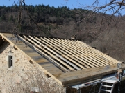 Photo De la forêt locale au chantier, pour cette rénovation de charpente à Genestelle, en Châtaignier de Pays